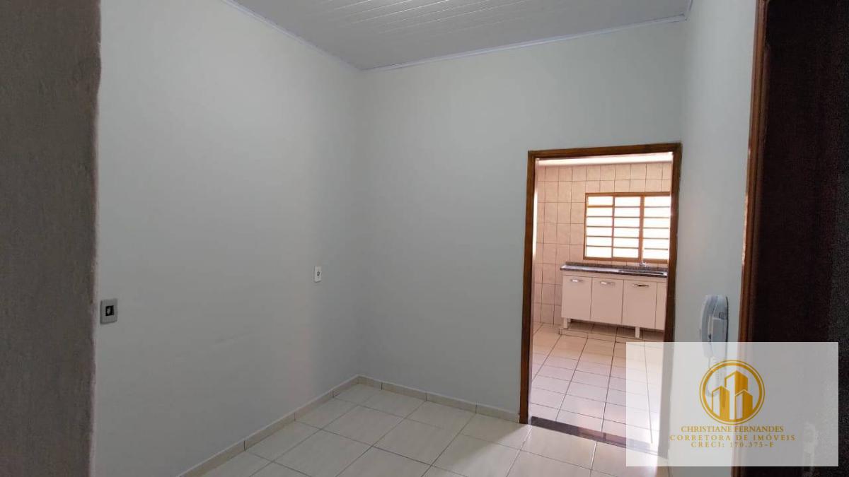 Casa á venda  ótimo pra investidor - Christiane Fernandes - Corretora de Imóveis