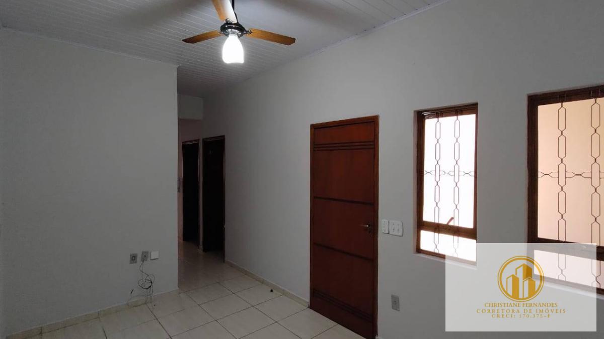 Casa á venda  ótimo pra investidor - Christiane Fernandes - Corretora de Imóveis